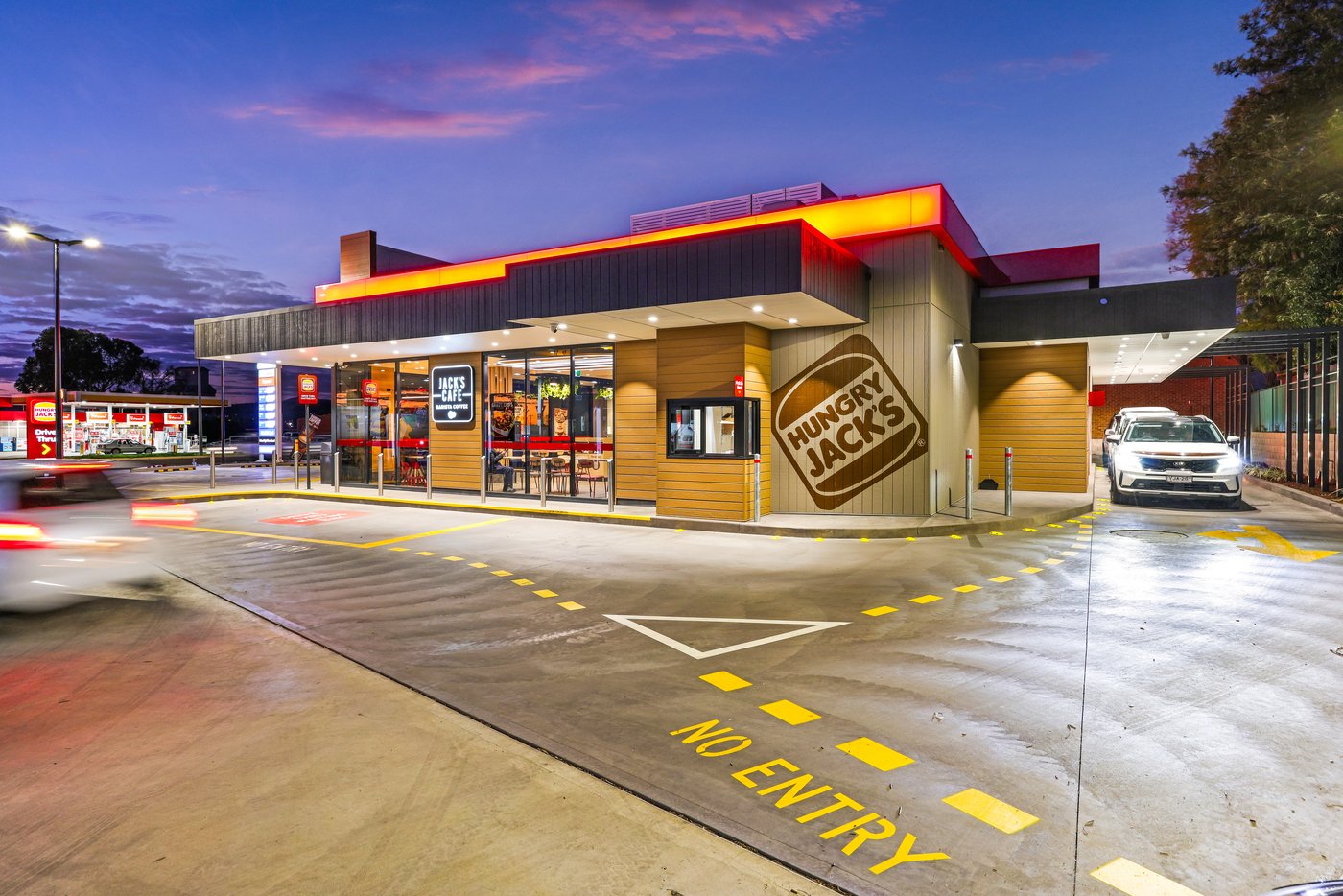Hungry Jack&rsquo;s restaurant and Mobil service station development at twilight, Tamworth NSW &mdash; delivered by RCI Group
